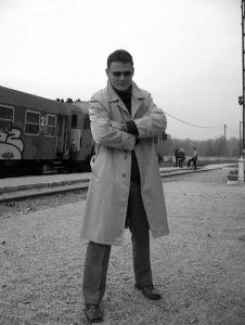 Csepreghy Nándor államtitkárt ki indította el a pályán?